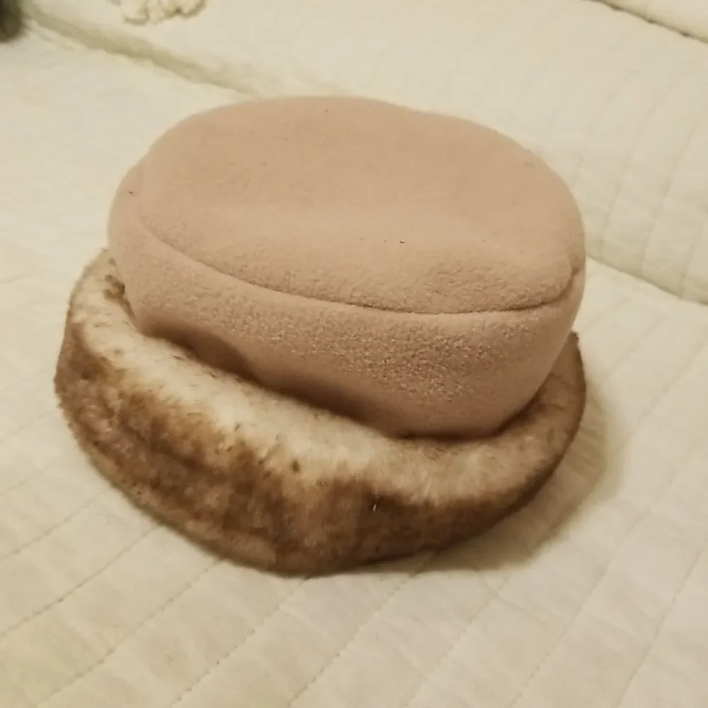 Child’s Beige Faux Fur Winter Hat | Soft & Cozy | EUC